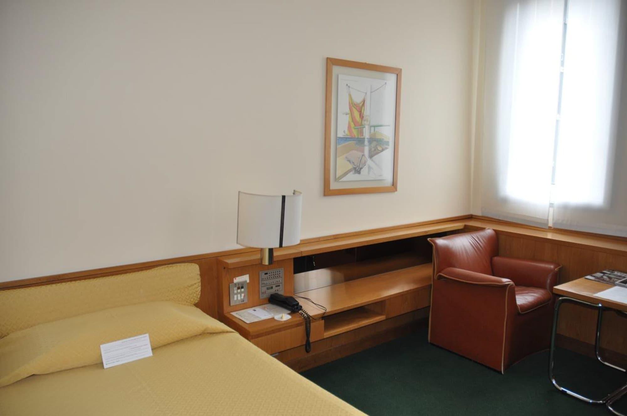 Hotel Galileo Milan Bagian luar foto